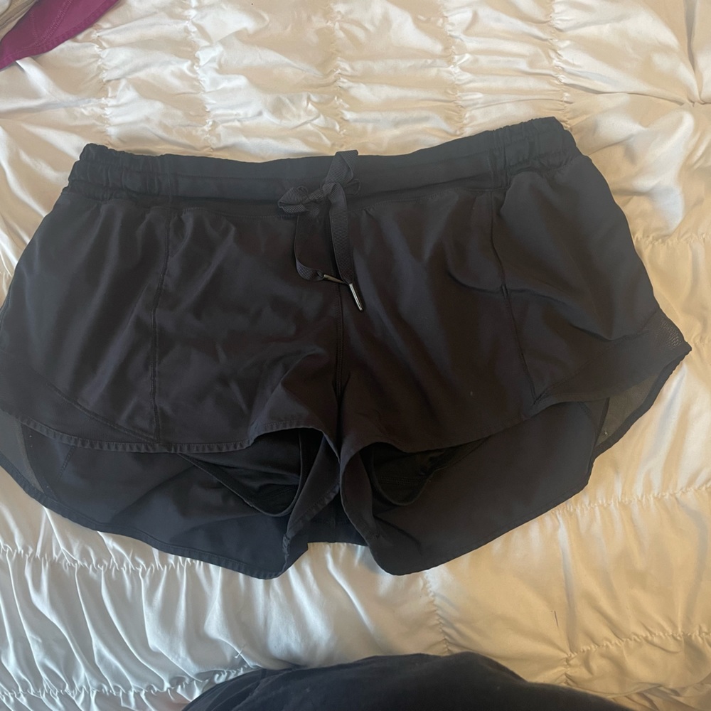 Lululemon hotty hot shorts size 10 with 2.5 inch.—black